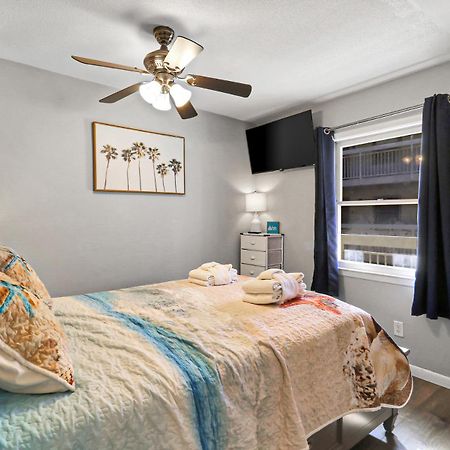 The Breakers #220 Beach Condo, Beautiful Ocean View At Coligny Beach, 4 N Forest Beach Drive Hilton Head, Walk To All Shops Restaurants, Renovated Jan 2024, Vacation Rental Hhi Llc ฮิลตันเฮดไอส์แลนด์ ภายนอก รูปภาพ