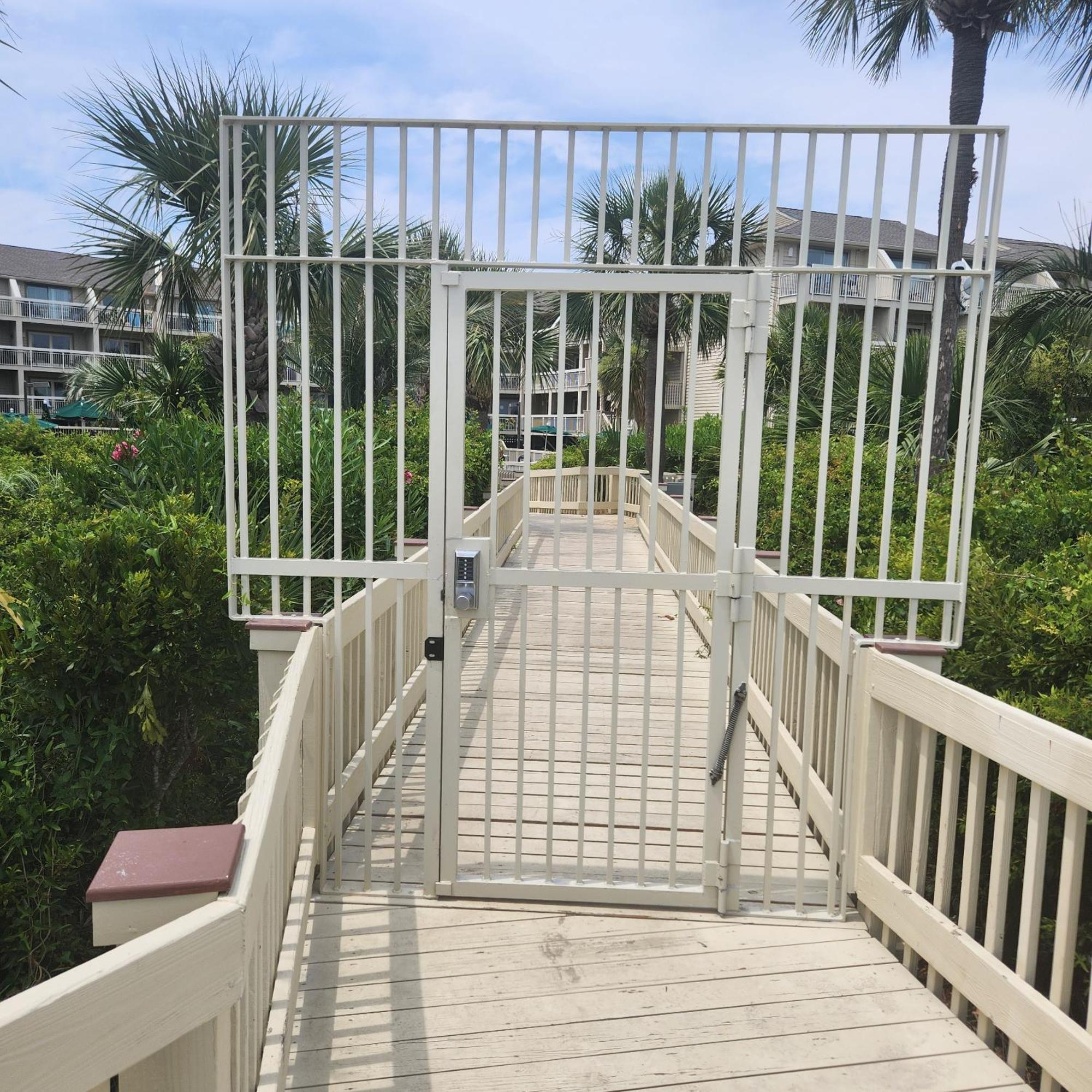 The Breakers #220 Beach Condo, Beautiful Ocean View At Coligny Beach, 4 N Forest Beach Drive Hilton Head, Walk To All Shops Restaurants, Renovated Jan 2024, Vacation Rental Hhi Llc ฮิลตันเฮดไอส์แลนด์ ห้อง รูปภาพ