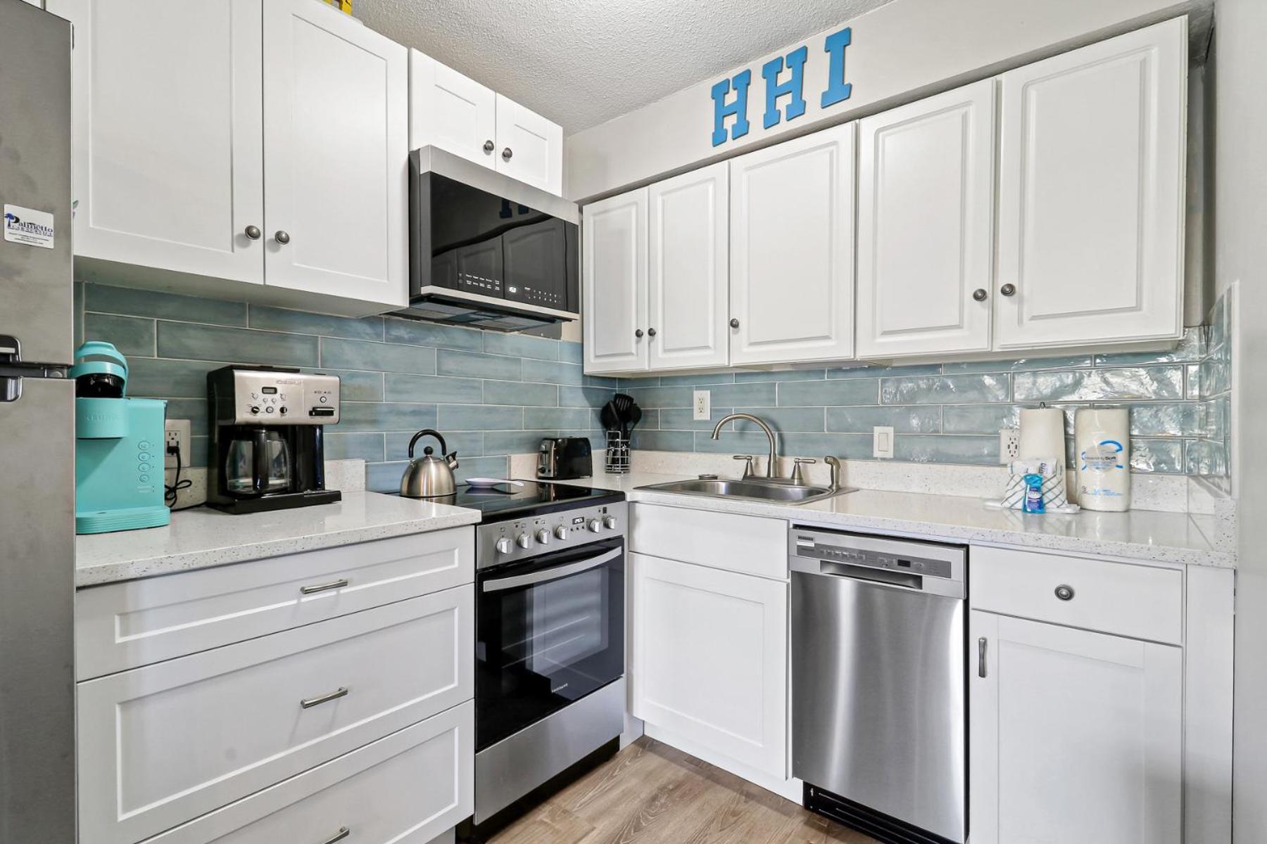 The Breakers #220 Beach Condo, Beautiful Ocean View At Coligny Beach, 4 N Forest Beach Drive Hilton Head, Walk To All Shops Restaurants, Renovated Jan 2024, Vacation Rental Hhi Llc ฮิลตันเฮดไอส์แลนด์ ภายนอก รูปภาพ