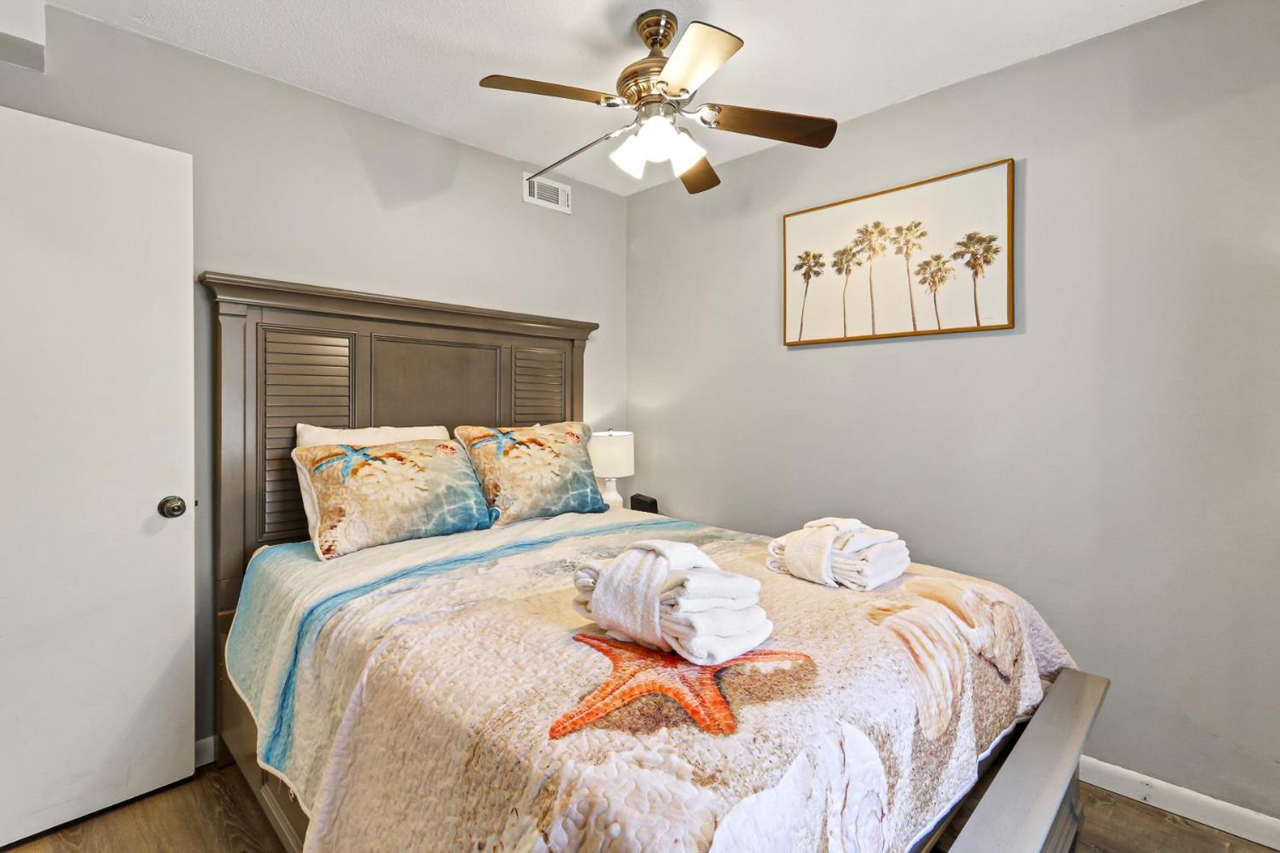 The Breakers #220 Beach Condo, Beautiful Ocean View At Coligny Beach, 4 N Forest Beach Drive Hilton Head, Walk To All Shops Restaurants, Renovated Jan 2024, Vacation Rental Hhi Llc ฮิลตันเฮดไอส์แลนด์ ภายนอก รูปภาพ
