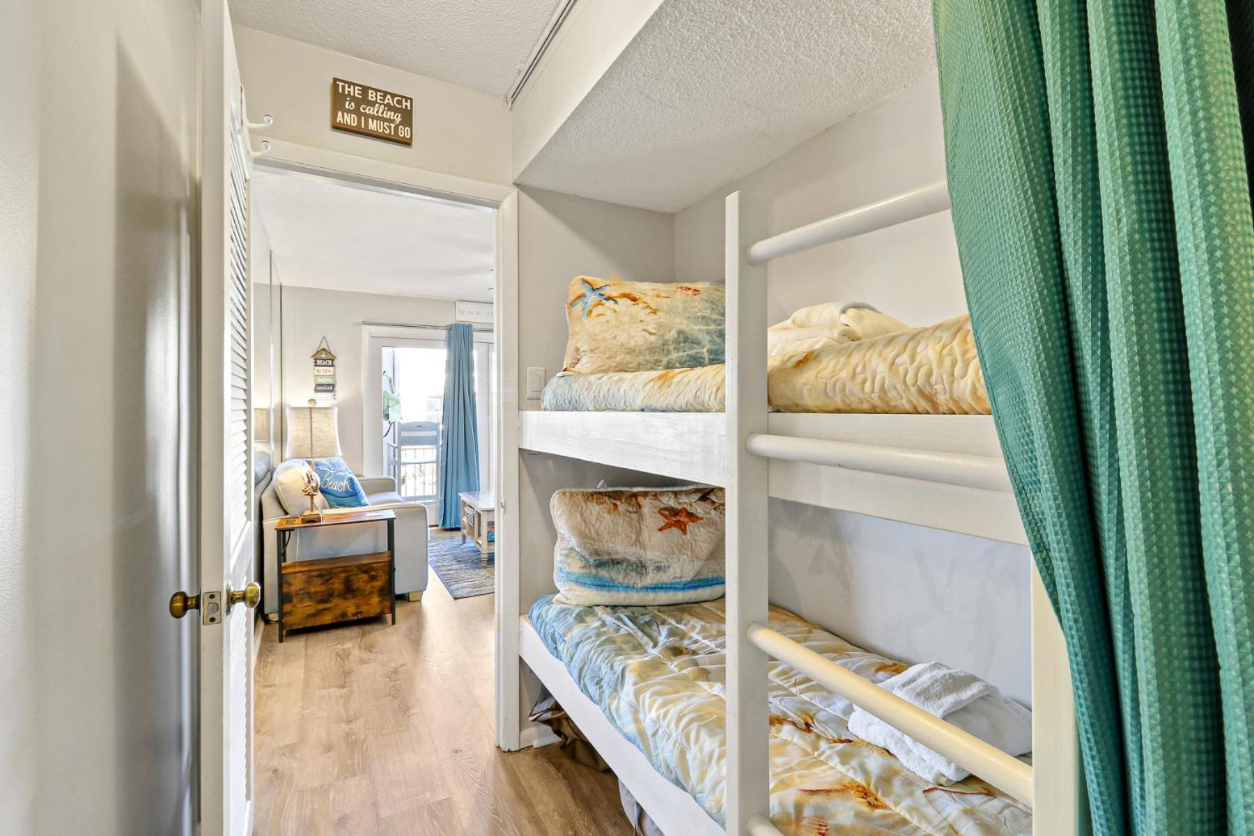The Breakers #220 Beach Condo, Beautiful Ocean View At Coligny Beach, 4 N Forest Beach Drive Hilton Head, Walk To All Shops Restaurants, Renovated Jan 2024, Vacation Rental Hhi Llc ฮิลตันเฮดไอส์แลนด์ ภายนอก รูปภาพ